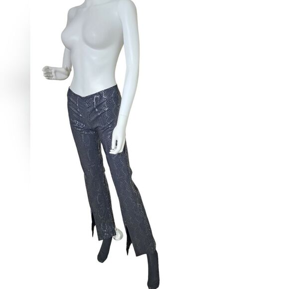 BeBe   - Picture 5 of 15